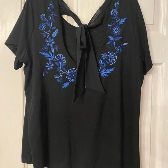 Black Tee with blue embroidery - Picture 1 of 3